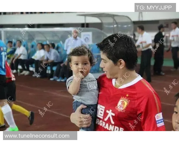 球星足球场激烈争执引发冲突揭开背后不为人知的故事