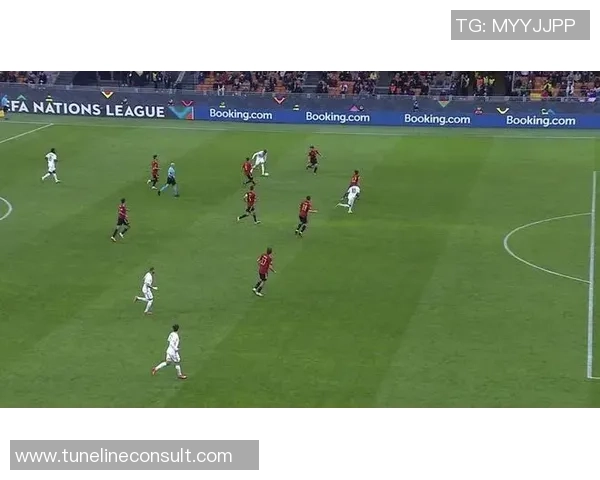 足球历史唯一大满贯球星的传奇旅程与不朽成就