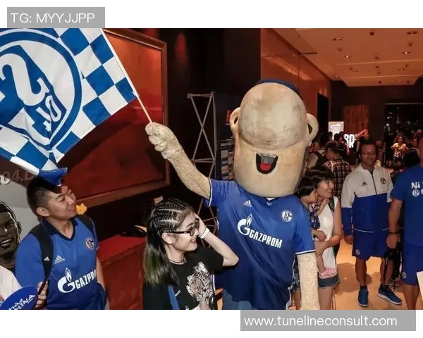 足球星潮男展现运动与时尚融合魅力引领年轻人全新生活方式