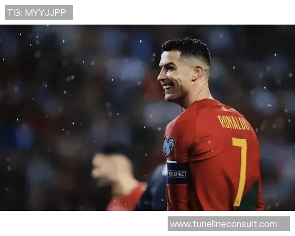 足球球星不为人知的成长历程与赛场背后真实内幕揭秘